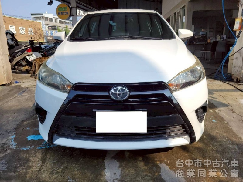 2015 年 豐田 Yaris 皮椅， 原鈑件，安卓機，倒車顯影，實車實價。
