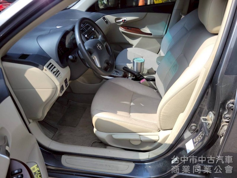 2010 年 10.5代 altis 小改款，恆溫，定速，七速變速箱，車內乾淨無抽菸。