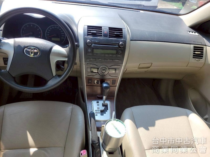 2010 年 10.5代 altis 小改款，恆溫，定速，七速變速箱，車內乾淨無抽菸。