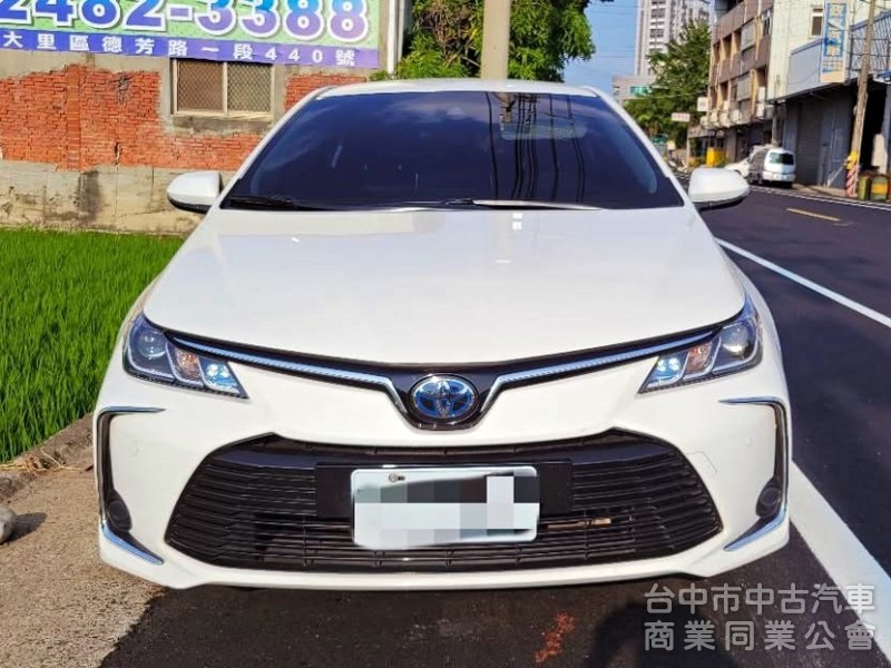 2019 年 Altis 12代 油電 尊爵版 白色 里程8萬，carplay，倒車顯影，衛星導航，原鈑件。