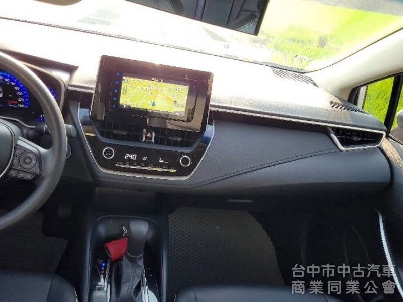 2019 年 Altis 12代 油電 尊爵版 白色 里程8萬，carplay，倒車顯影，衛星導航，原鈑件。