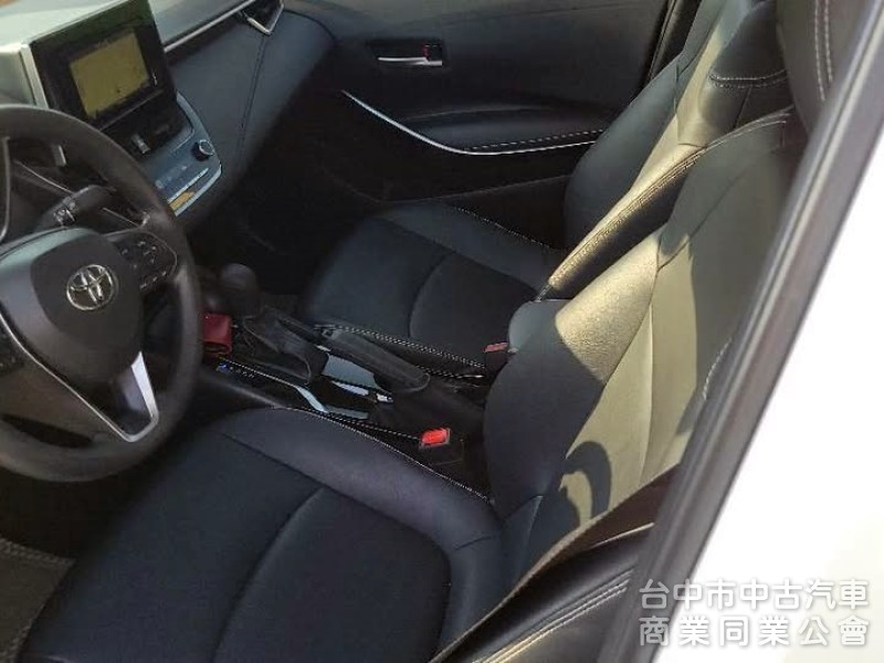 2019 年 Altis 12代 油電 尊爵版 白色 里程8萬，carplay，倒車顯影，衛星導航，原鈑件。