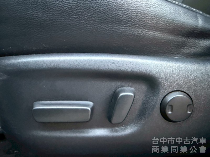 TOYOTA RAV4 /尊爵版