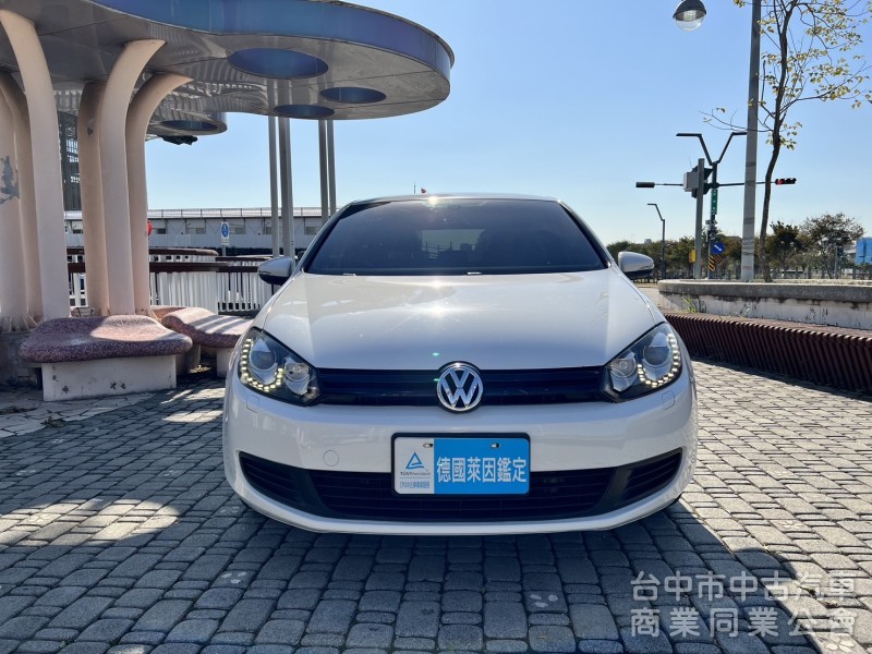 車壇極具代表性的鋼砲車款 為操控及安全而生 六代的外觀 讓Golf更具肌肉張力 平均油耗 14.5公里/公升原車況無待修