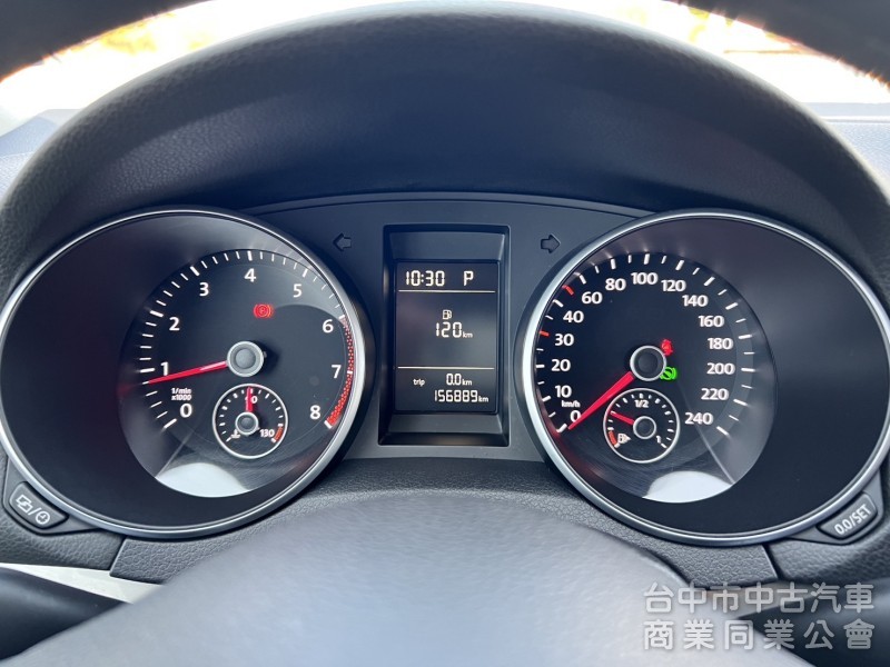 車壇極具代表性的鋼砲車款 為操控及安全而生 六代的外觀 讓Golf更具肌肉張力 平均油耗 14.5公里/公升原車況無待修
