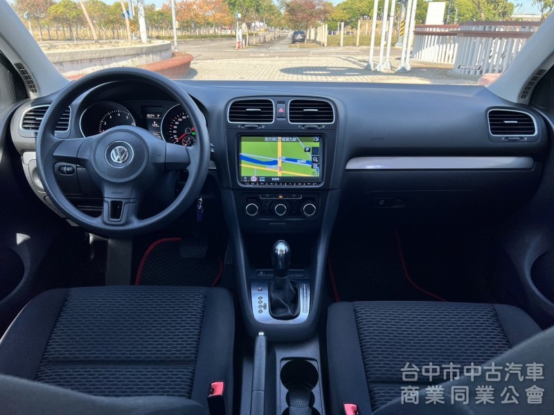 車壇極具代表性的鋼砲車款 為操控及安全而生 六代的外觀 讓Golf更具肌肉張力 平均油耗 14.5公里/公升原車況無待修