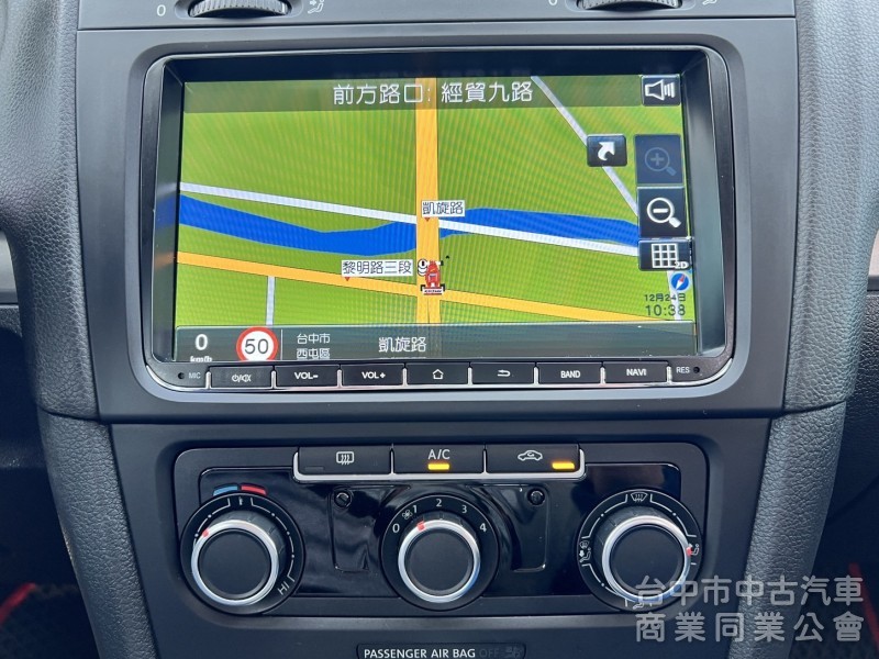 車壇極具代表性的鋼砲車款 為操控及安全而生 六代的外觀 讓Golf更具肌肉張力 平均油耗 14.5公里/公升原車況無待修
