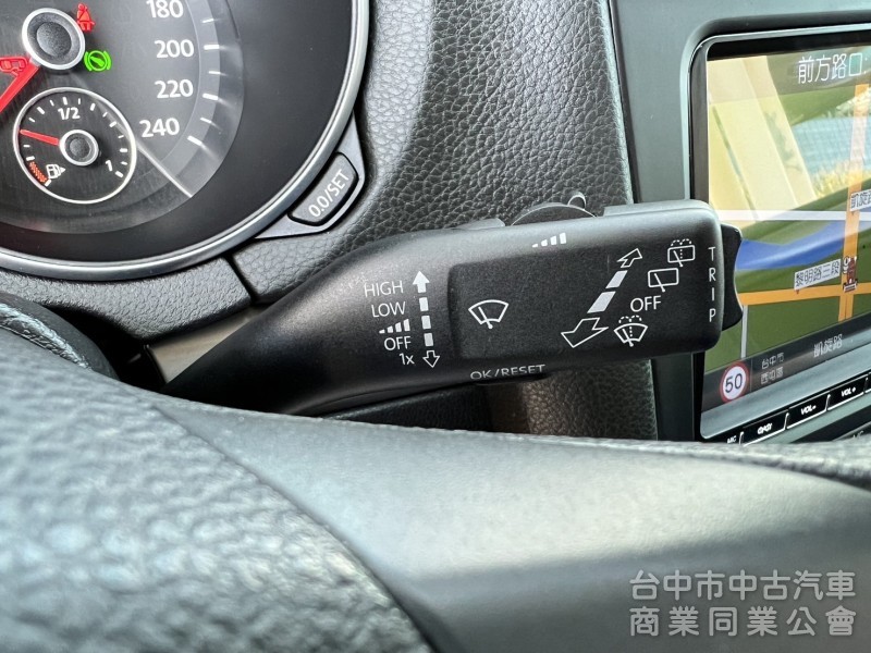 車壇極具代表性的鋼砲車款 為操控及安全而生 六代的外觀 讓Golf更具肌肉張力 平均油耗 14.5公里/公升原車況無待修