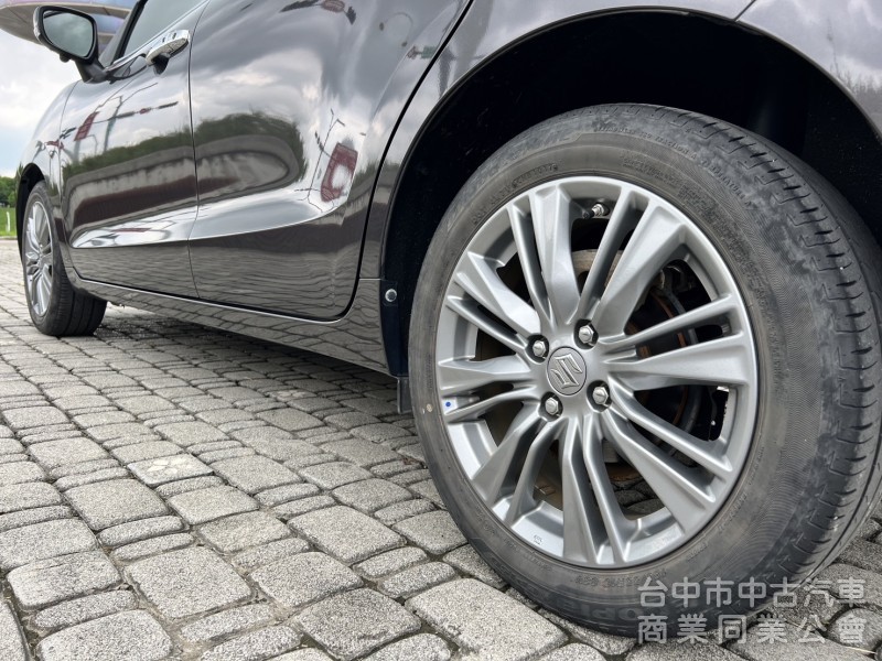 實車實價 里程保証 萊因鑑定 定速 恆溫 衛星導航 高階安卓機 Keyless
