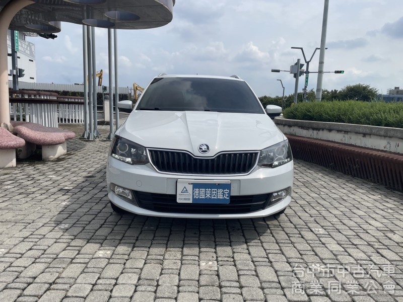 實車實價 里程保証 萊因鑑定 1.2T汽油渦輪 Combi旅行車 操控及安全兼具 省油省稅 大空間
