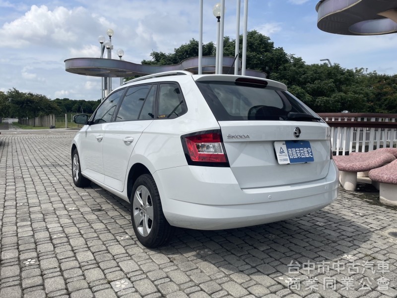 實車實價 里程保証 萊因鑑定 1.2T汽油渦輪 Combi旅行車 操控及安全兼具 省油省稅 大空間