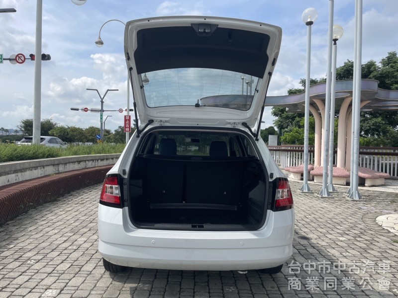 實車實價 里程保証 萊因鑑定 1.2T汽油渦輪 Combi旅行車 操控及安全兼具 省油省稅 大空間