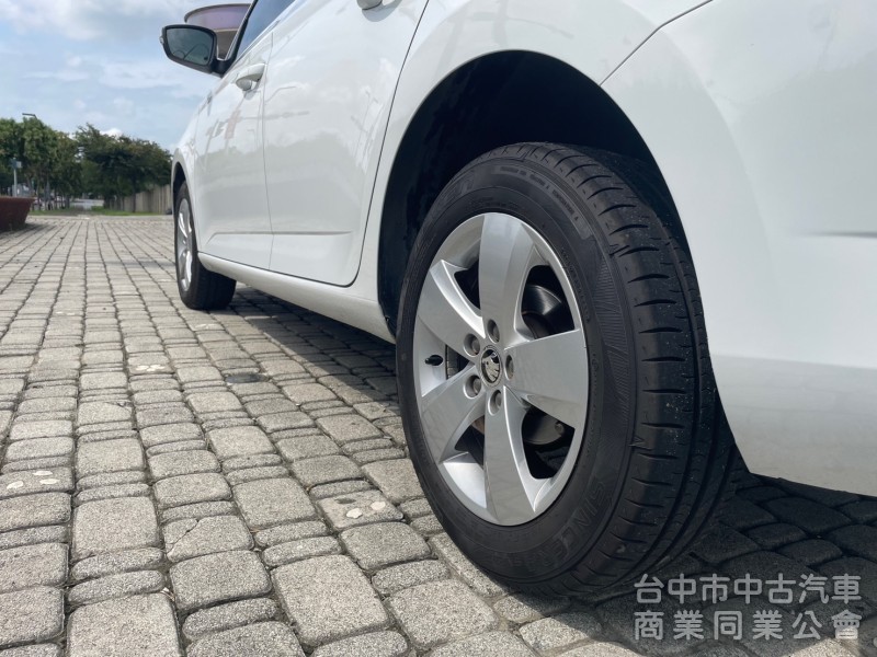 實車實價 里程保証 萊因鑑定 1.2T汽油渦輪 Combi旅行車 操控及安全兼具 省油省稅 大空間