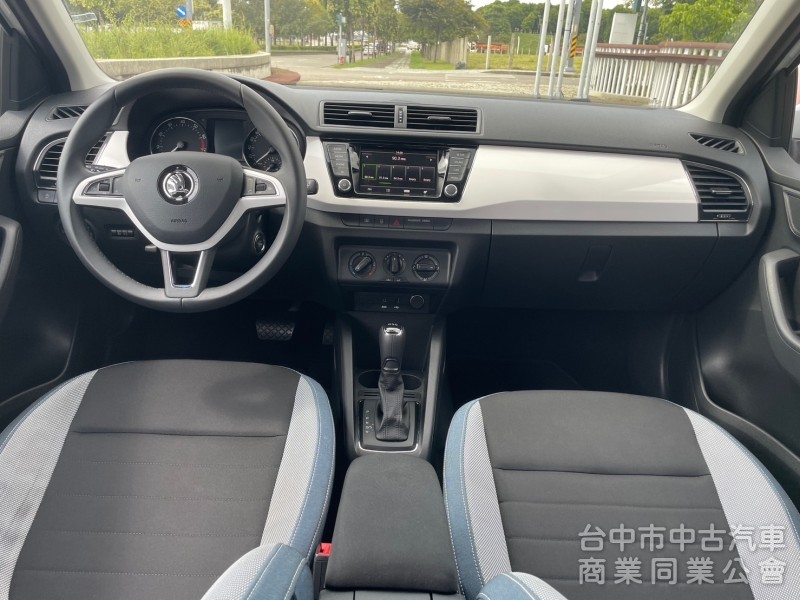 實車實價 里程保証 萊因鑑定 1.2T汽油渦輪 Combi旅行車 操控及安全兼具 省油省稅 大空間