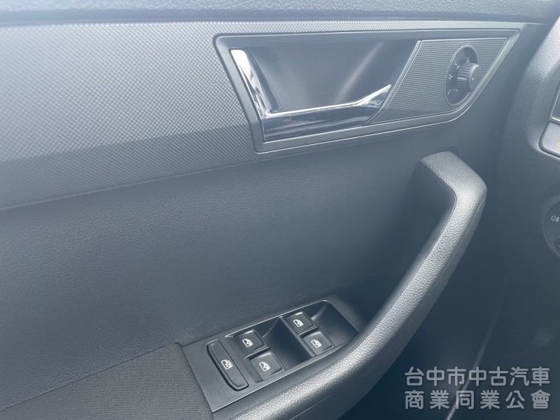 實車實價 里程保証 萊因鑑定 1.2T汽油渦輪 Combi旅行車 操控及安全兼具 省油省稅 大空間