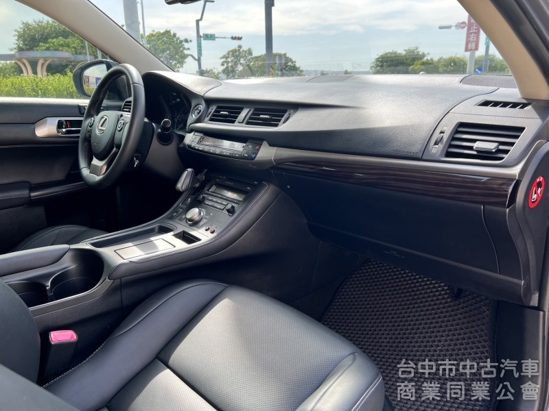 2014年 Lexus CT200h 1.8油電 小改款 菁英Plus版 i-key 雙電動椅 大電池相當健康