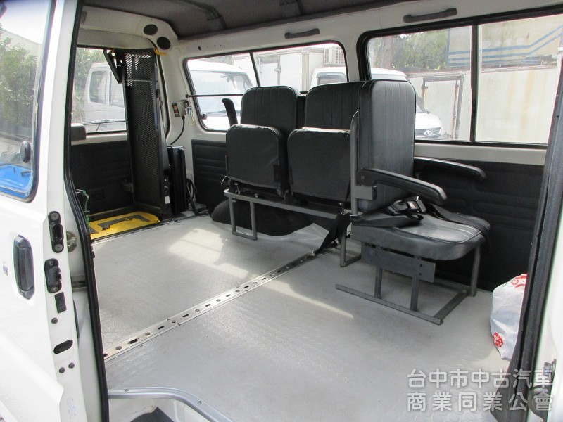 2010年得利卡 輪椅車