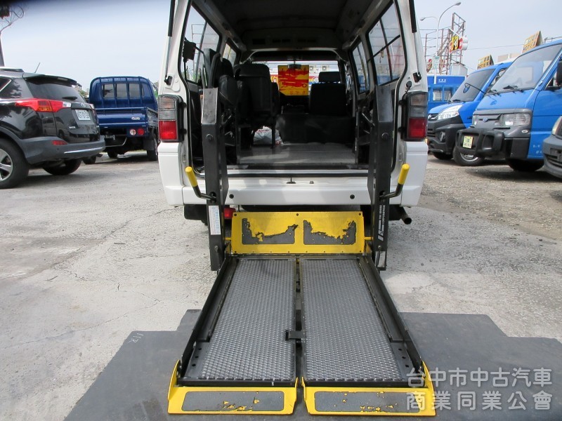 2010年得利卡 輪椅車