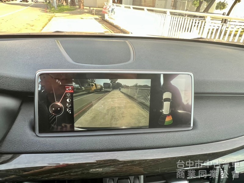 2015年  BMW X5 3.0 柴油 渦輪  4WD   全景天窗 360環景影像 