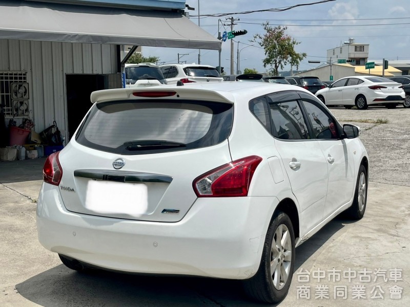 2013年 Nissan tiida 1.6 免鑰匙 摸門  定速  影音   