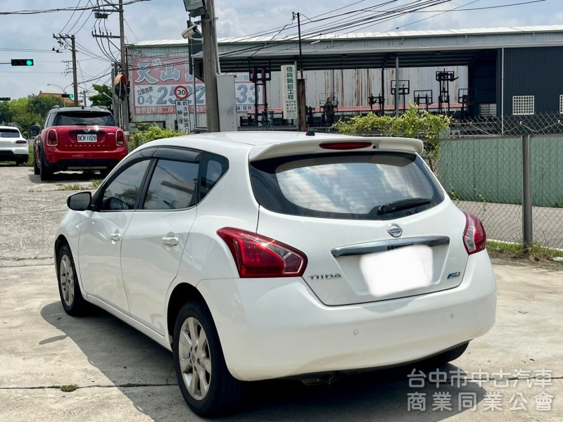 2013年 Nissan tiida 1.6 免鑰匙 摸門  定速  影音   