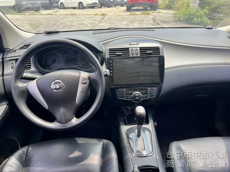 2013年 Nissan tiida 1.6 免鑰匙 摸門  定速  影音   