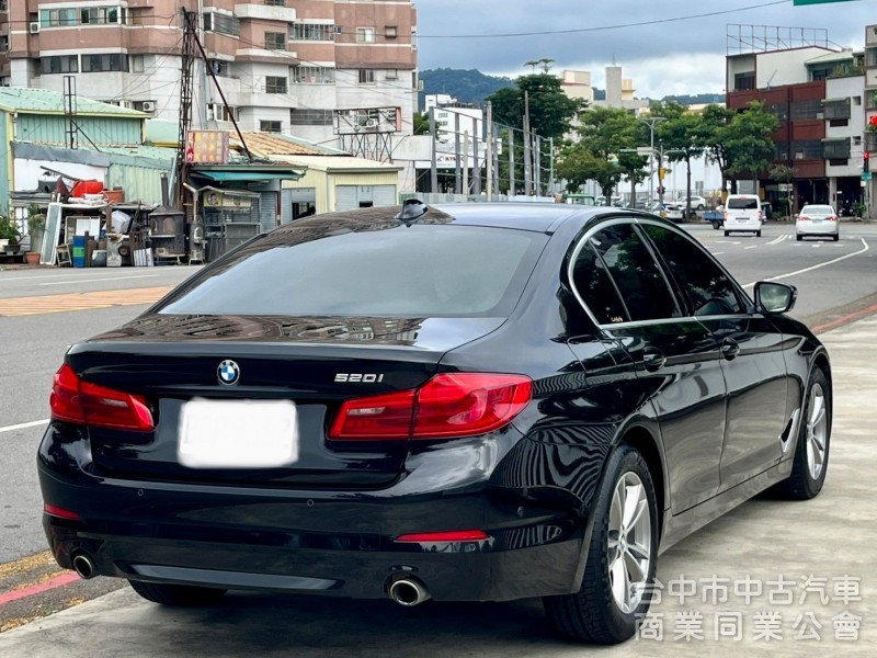 2019年 BMW 520i  5AT 自動跟車系統  盲點偵測  