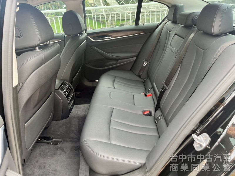 2019年 BMW 520i  5AT 自動跟車系統  盲點偵測  