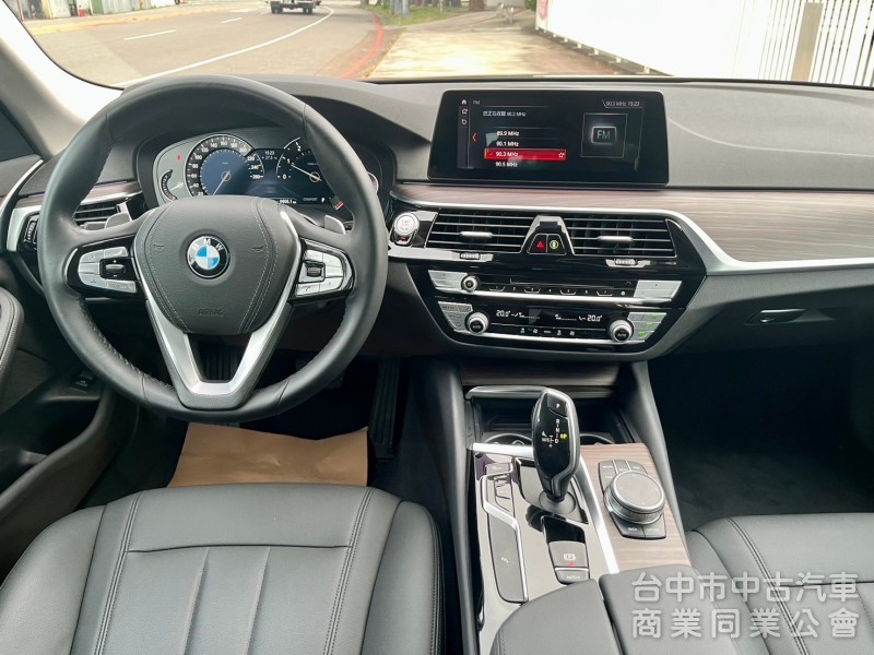 2019年 BMW 520i  5AT 自動跟車系統  盲點偵測  