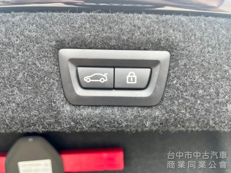 2019年 BMW 520i  5AT 自動跟車系統  盲點偵測  