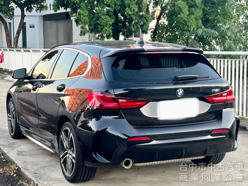 2021年 BMW  118i  1.5 跟車系統  