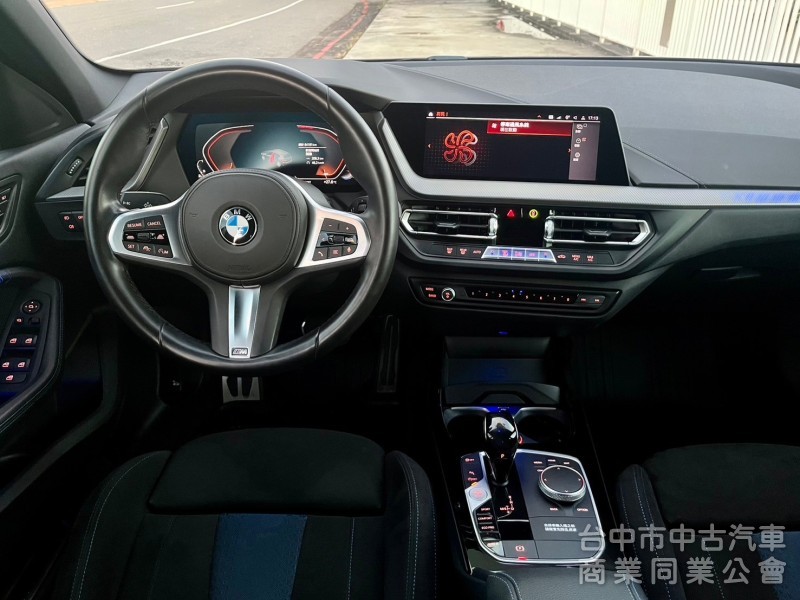 2021年 BMW  118i  1.5 跟車系統  