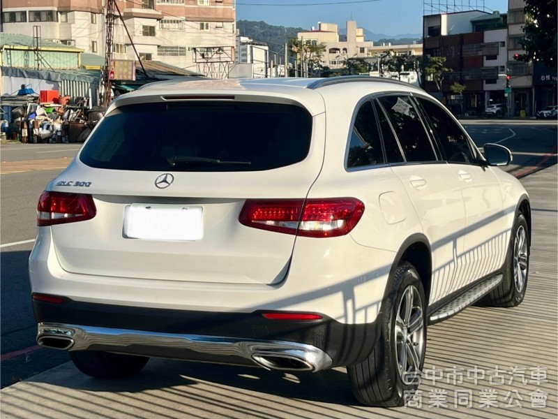 2016年  Benz  GLC300  2.0 