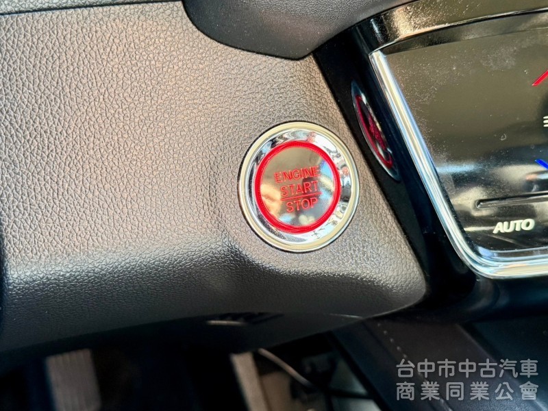 1.8 摸門 免鑰匙  定速 電子手煞車