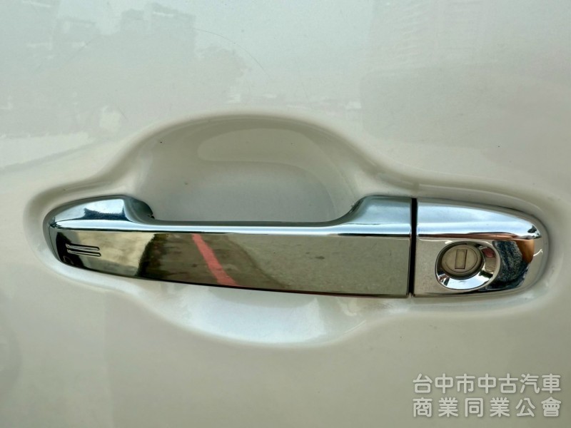 認證車  ikey  摸門  定速  電滑門電動椅冷熱通風 JBL音響   影音系統  4WD 電動椅  電動尾門  
