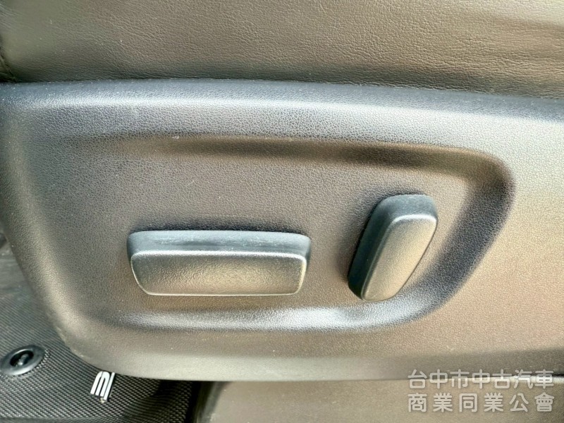 認證車  ikey  摸門  定速  電滑門電動椅冷熱通風 JBL音響   影音系統  4WD 電動椅  電動尾門  