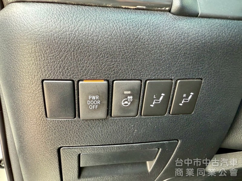 認證車  ikey  摸門  定速  電滑門電動椅冷熱通風 JBL音響   影音系統  4WD 電動椅  電動尾門  