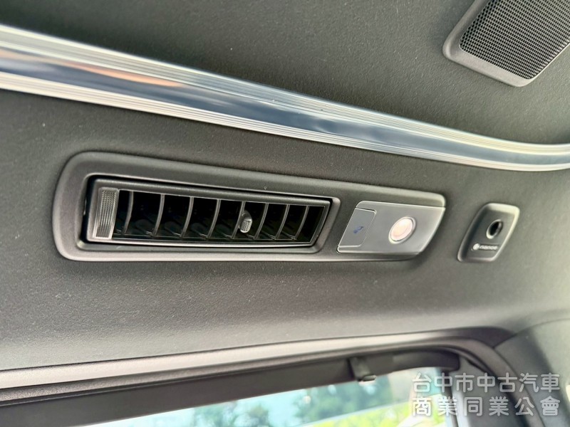 認證車  ikey  摸門  定速  電滑門電動椅冷熱通風 JBL音響   影音系統  4WD 電動椅  電動尾門  
