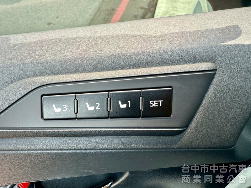 認證車  ikey  摸門  定速  電滑門電動椅冷熱通風 JBL音響   影音系統  4WD 電動椅  電動尾門  