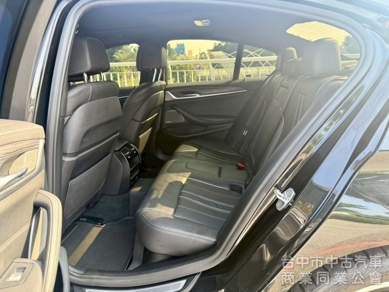 530i M-SPORT 小改款  ikey  摸門  5AU跟車 盲點  車道置中   電動椅  電動尾  HK音響 