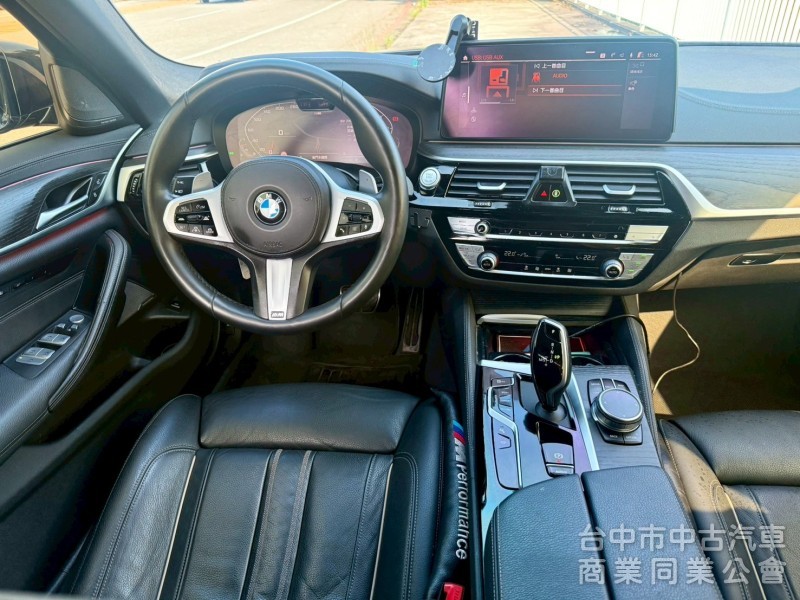 530i M-SPORT 小改款  ikey  摸門  5AU跟車 盲點  車道置中   電動椅  電動尾  HK音響 