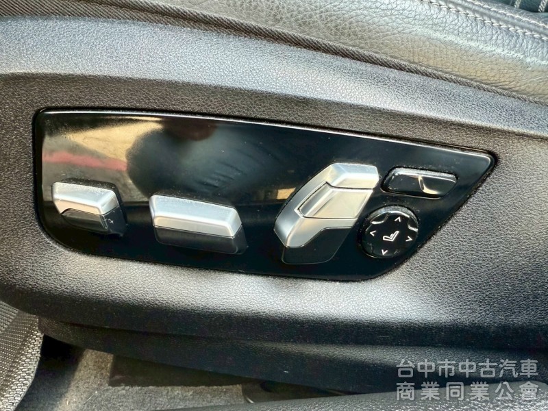 530i M-SPORT 小改款  ikey  摸門  5AU跟車 盲點  車道置中   電動椅  電動尾  HK音響 