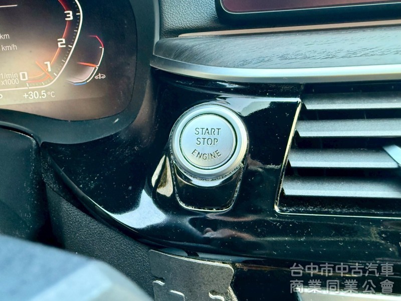 530i M-SPORT 小改款  ikey  摸門  5AU跟車 盲點  車道置中   電動椅  電動尾  HK音響 