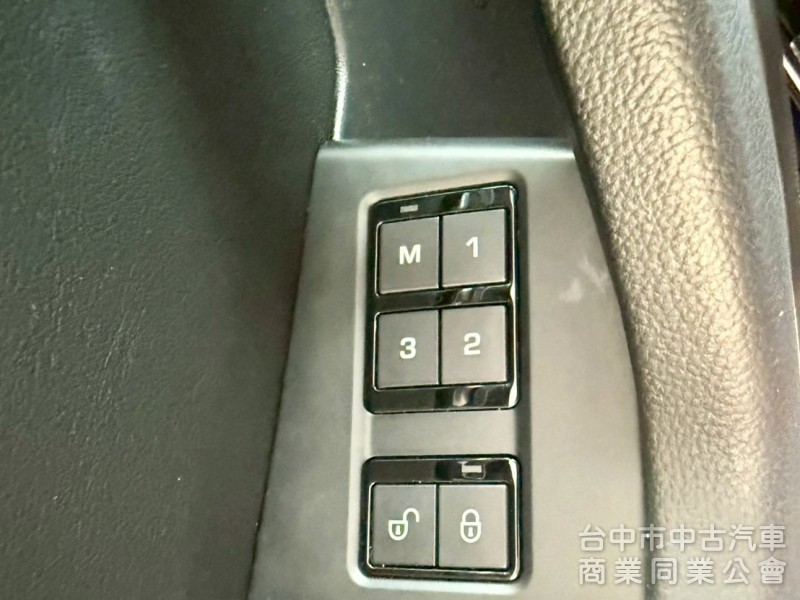 25T R-SPORT 內外套件  馬力250匹  ikey  摸門  定速   影音系統   
