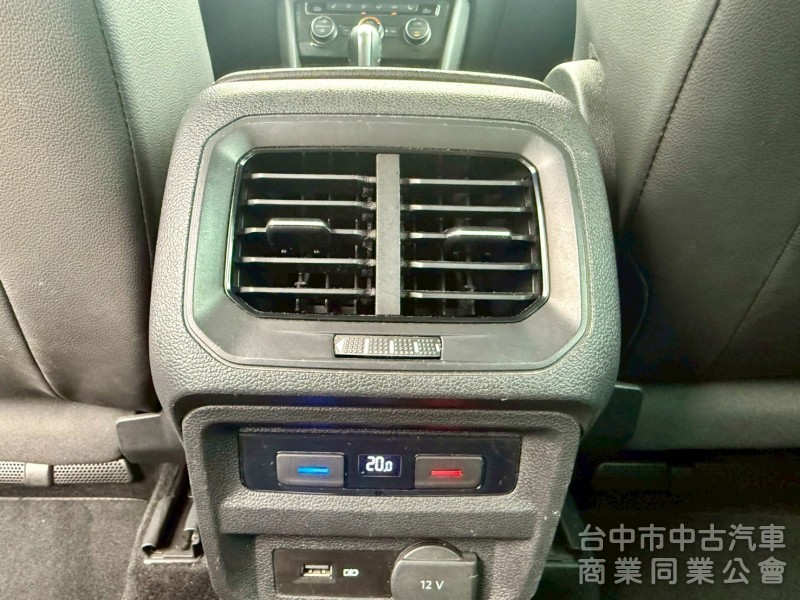ikey  摸門  acc定速跟車  車道維持  360環景系統    電動椅  後做出風口  電尾門 