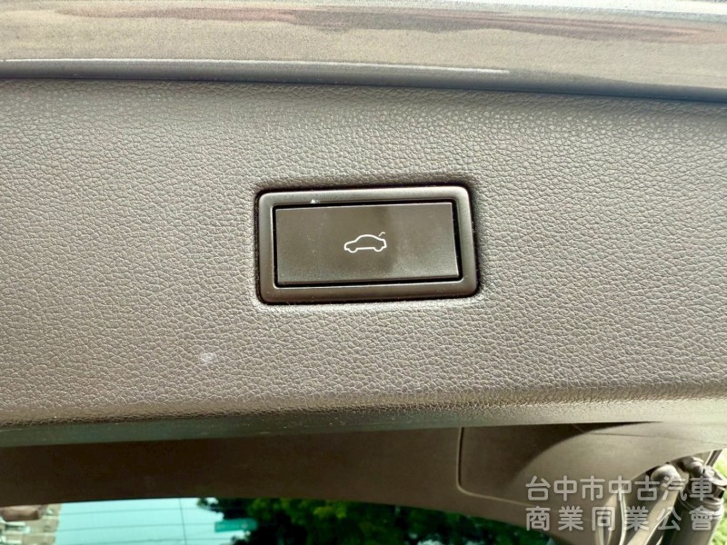 ikey  摸門  acc定速跟車  車道維持  360環景系統    電動椅  後做出風口  電尾門 