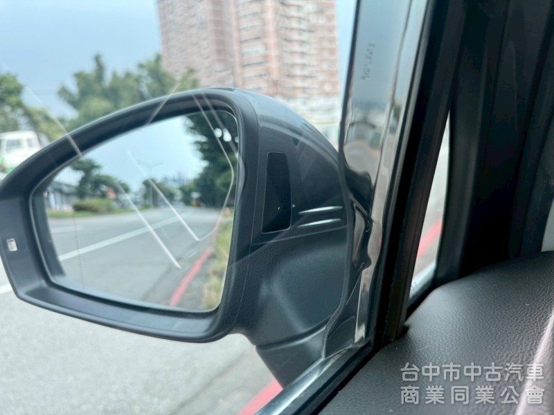 ikey  摸門  acc定速跟車  車道維持  360環景系統    電動椅  後做出風口  電尾門 