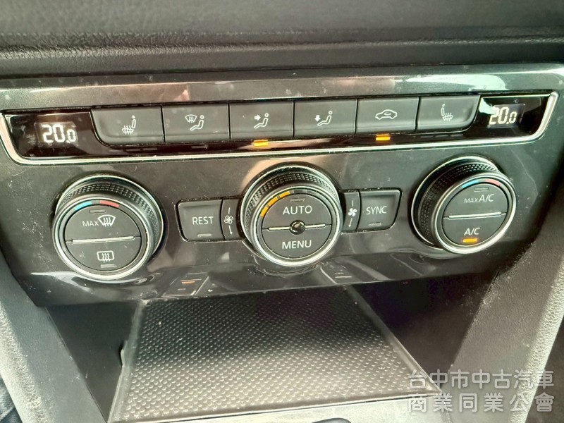 ikey  摸門  acc定速跟車  車道維持  360環景系統    電動椅  後做出風口  電尾門 