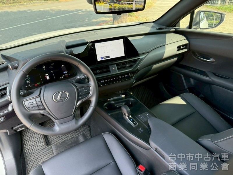 ikey  摸門  acc跟車定速  防撞輔助   盲點偵測  360環景 電動椅 