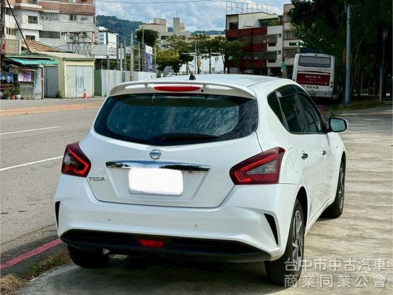 I-TIIDA 1.6 五門掀背 配備 ikey  摸門  定速   盲點偵測  影音系統